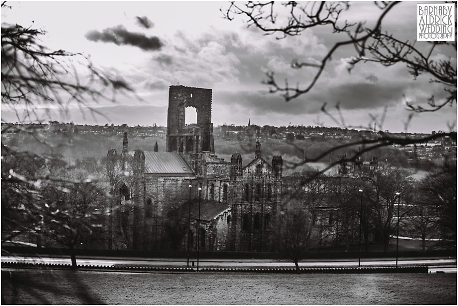 Kirkstall Abbey Pre-wedding Photography 002.jpg