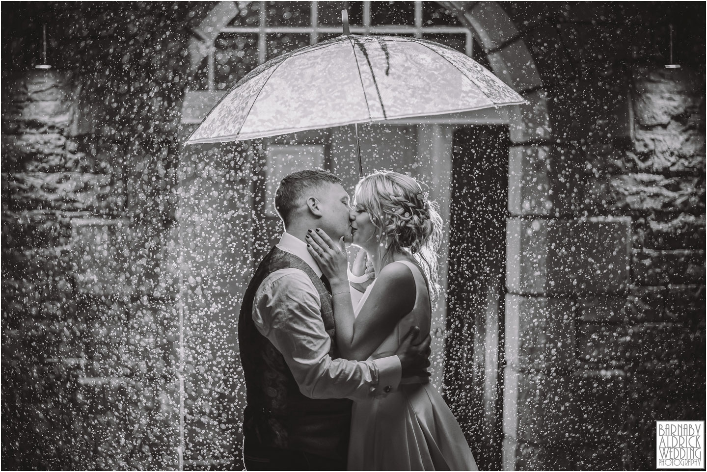 Evening Rain flash wedding photo, Awesome evening wedding photo, amazing rain wedding photo,